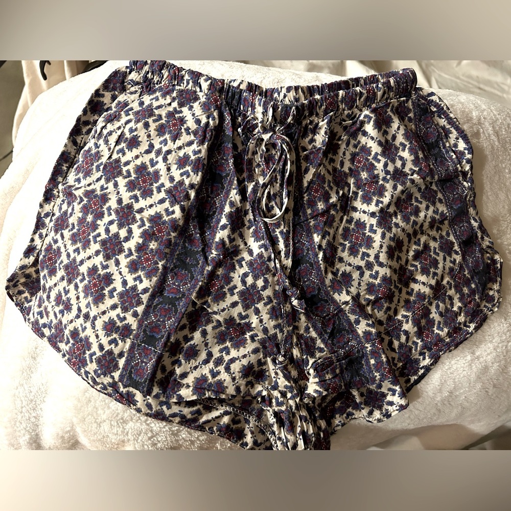 Brandy Melville Elastic Waistband Shorts with Drawstring. Women’s Small
